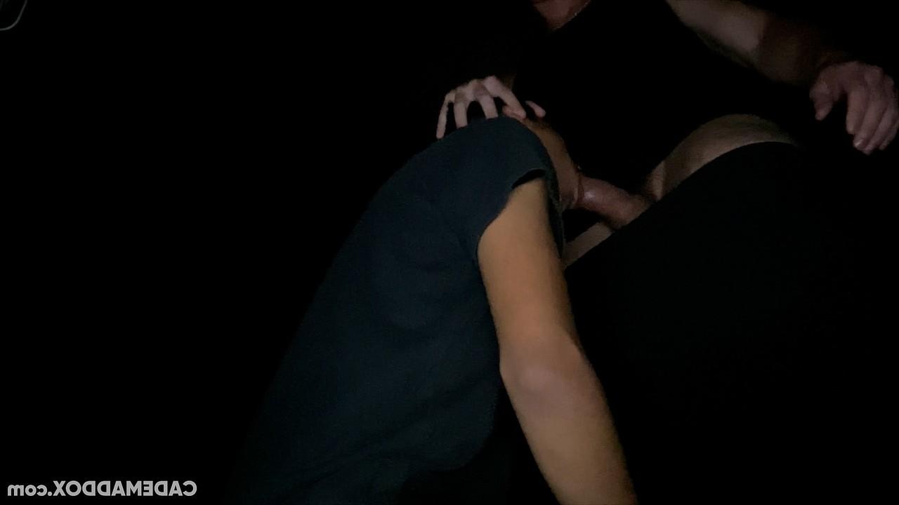 13P ゲイのお尻が屋外で後背位アナルセックス中に中出しされる