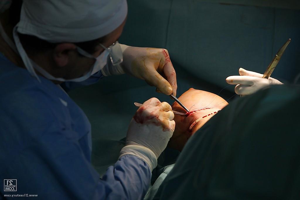 16P Aletta Ocean goes through successful plastic surgery operation