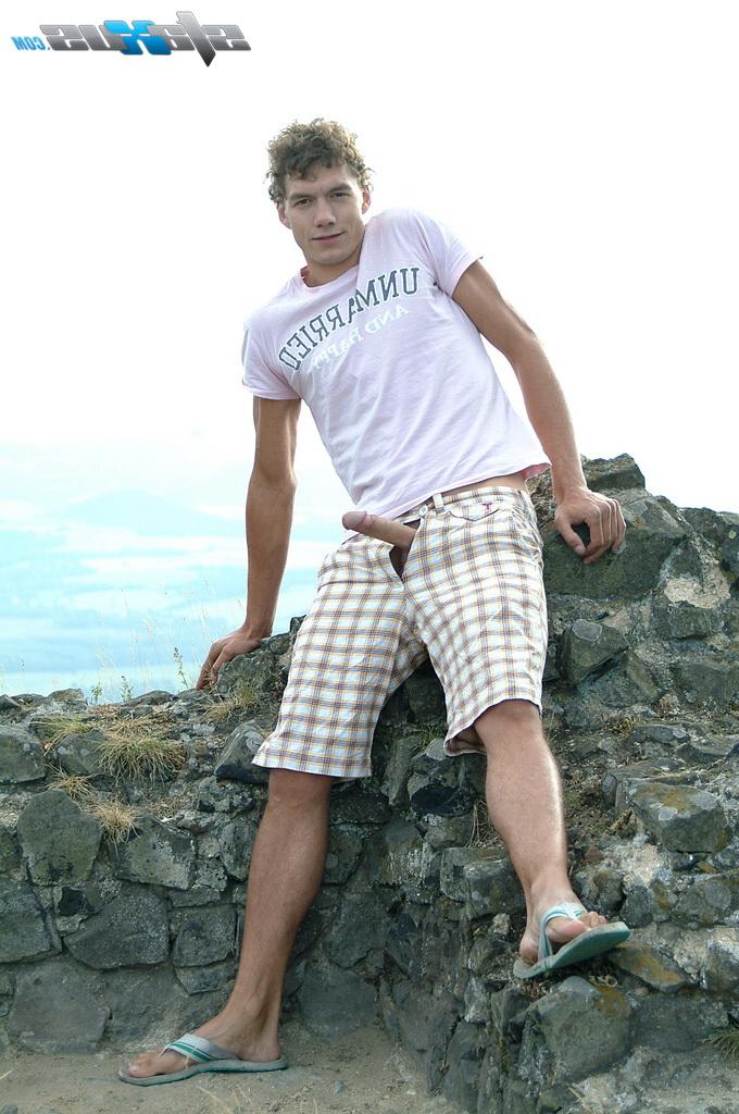 20P Los magníficos chicos gay Nikandro Sideropulos y Genadij Prokov tienen sexo anal al aire libre