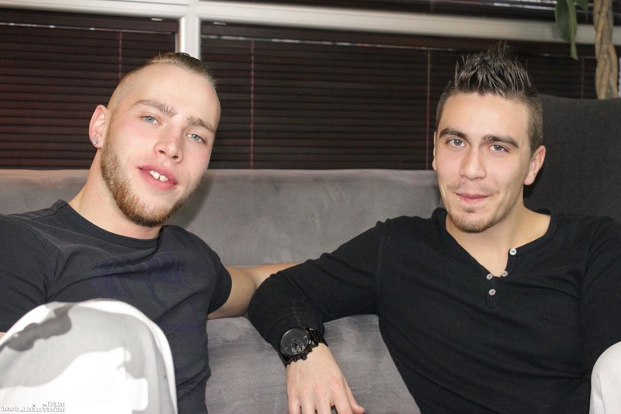 15P Gay bodybuilder Kyle Champagne gets orally pleased & fucked by Pascal Aubry