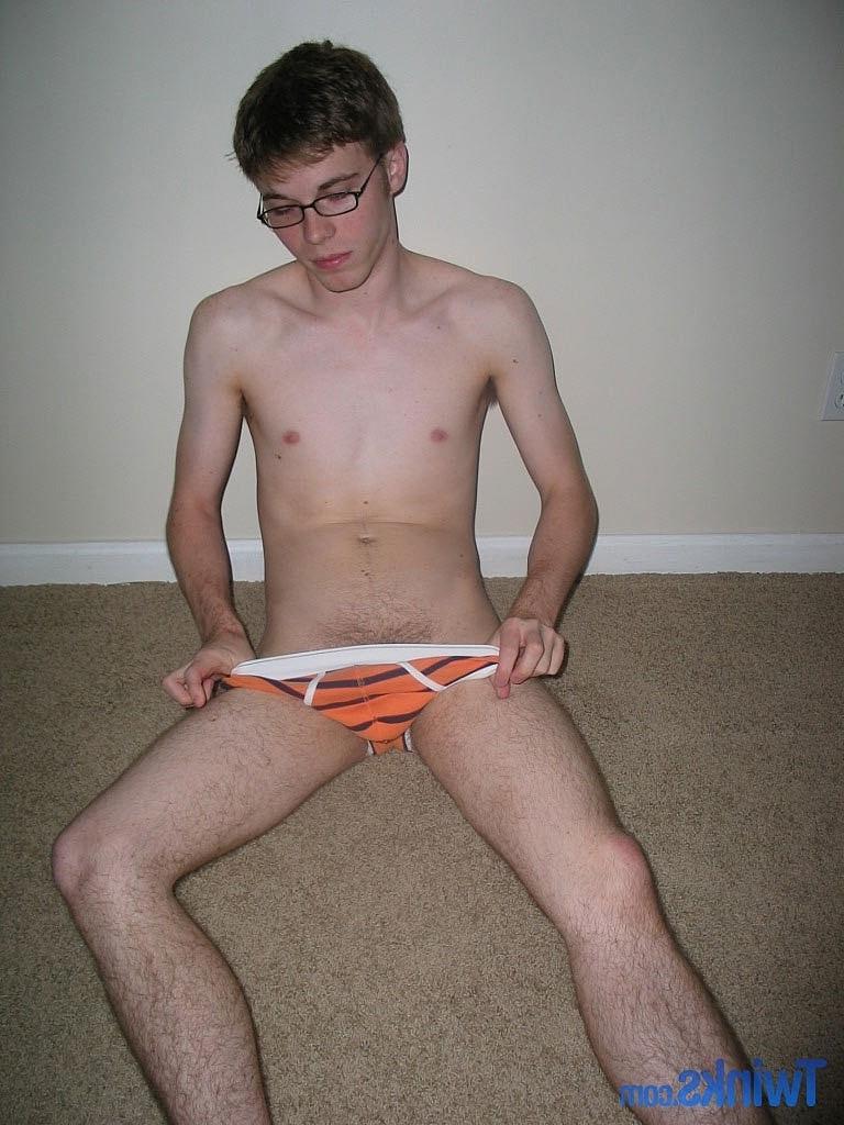 20P Nerdy twink Billy Gee loses his shirt and jeans and jerks off his massive dick