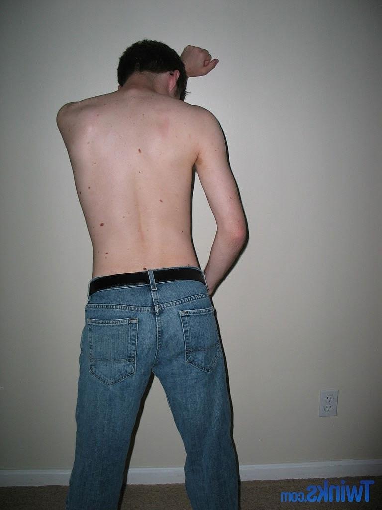20P Nerdy twink Billy Gee loses his shirt and jeans and jerks off his massive dick
