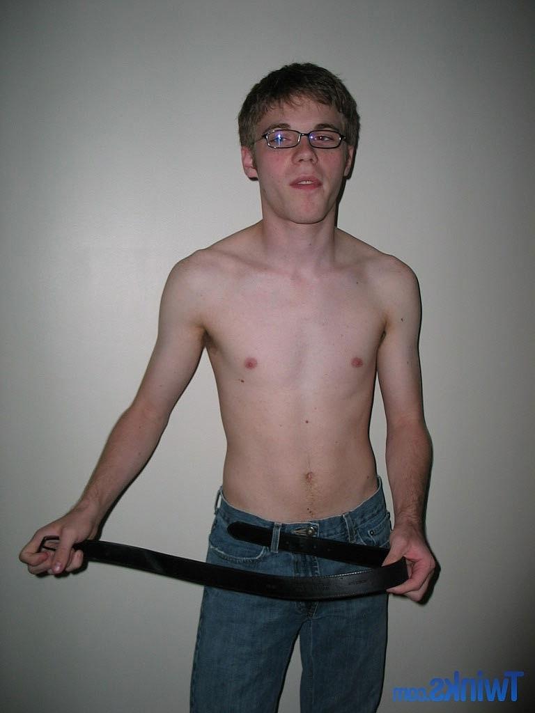 20P Nerdy twink Billy Gee loses his shirt and jeans and jerks off his massive dick