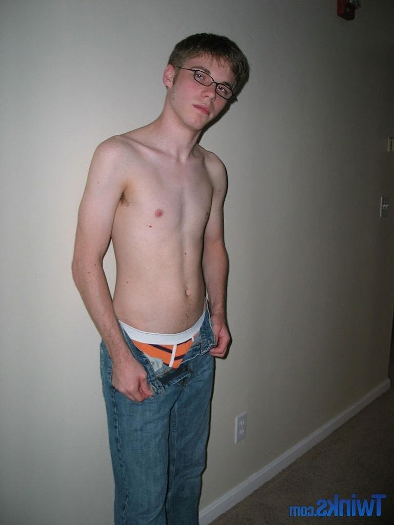 20P Nerdy twink Billy Gee loses his shirt and jeans and jerks off his massive dick