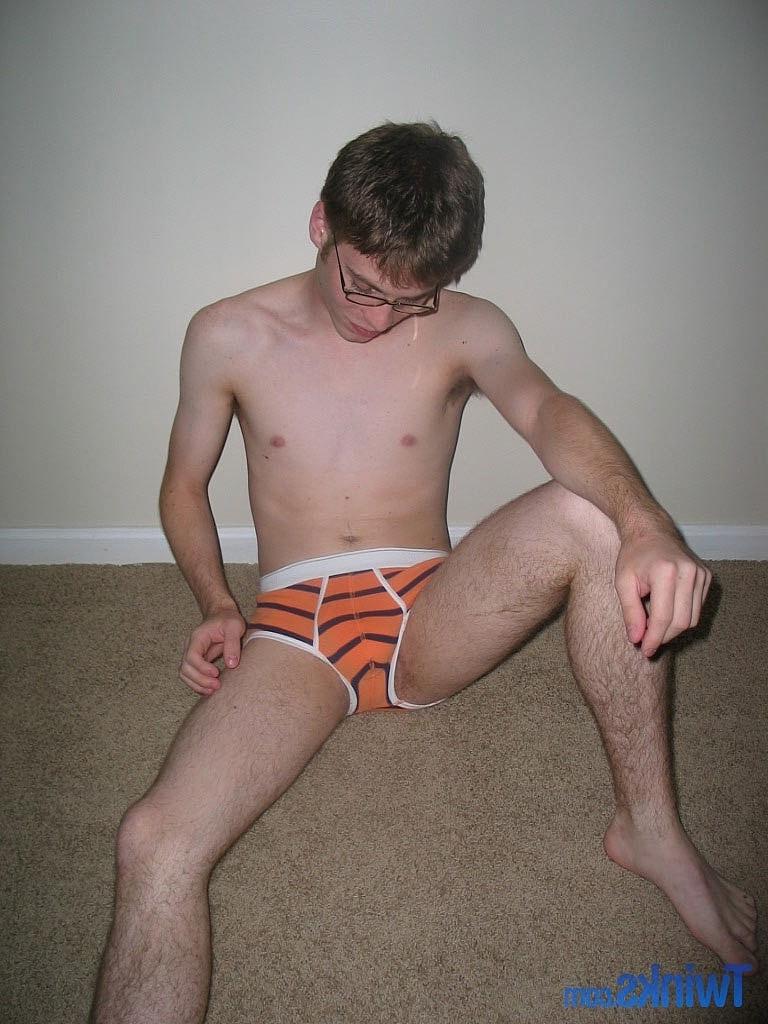 20P Nerdy twink Billy Gee loses his shirt and jeans and jerks off his massive dick