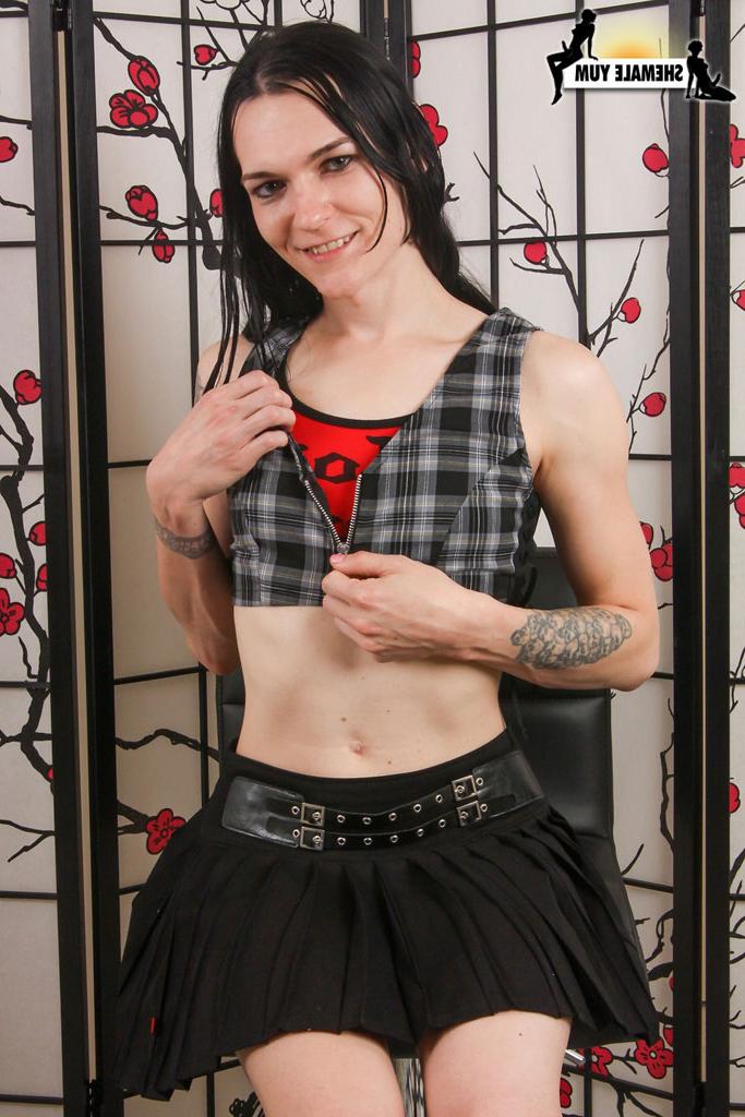 15P Grooby Girls mit nackten Pornobildern von Bathory Blaze