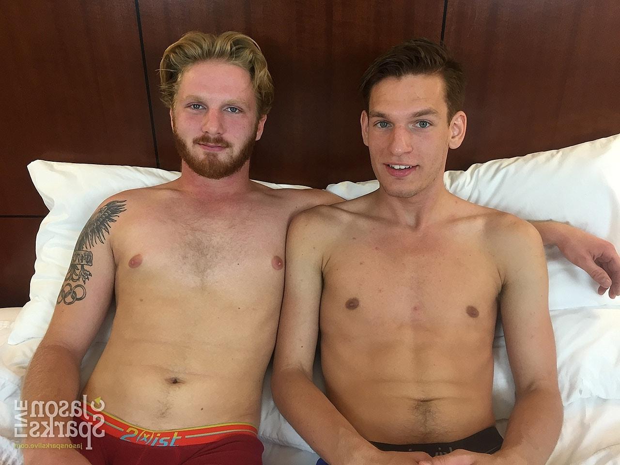 20P Les colocataires gays Trent Axton et Zack Grayson se baisent dans la chambre
