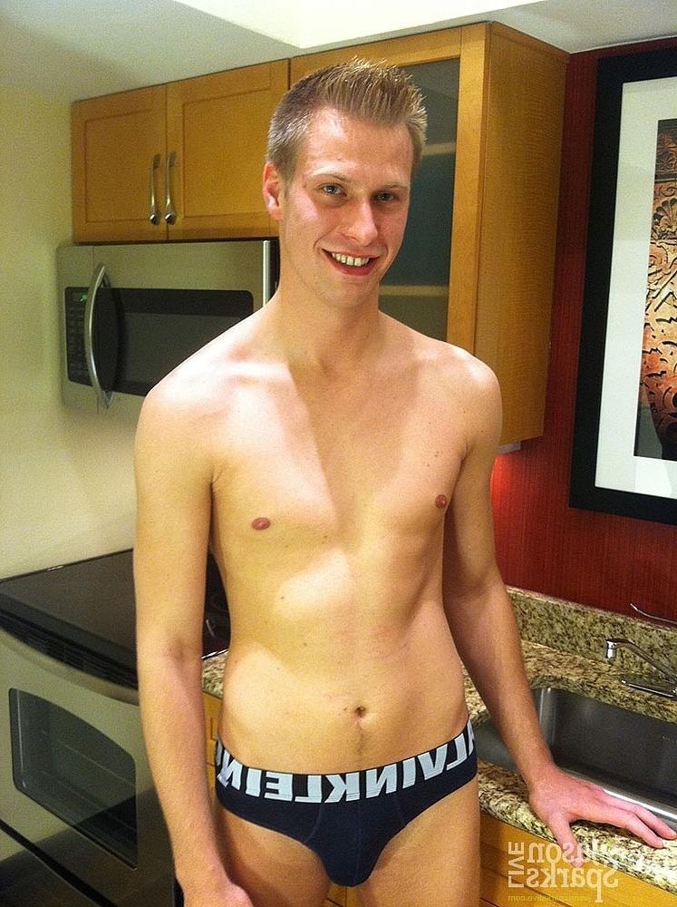13P Zack Taylor gets bent over the kitchen counter & boned by gay boy Luke Andrews