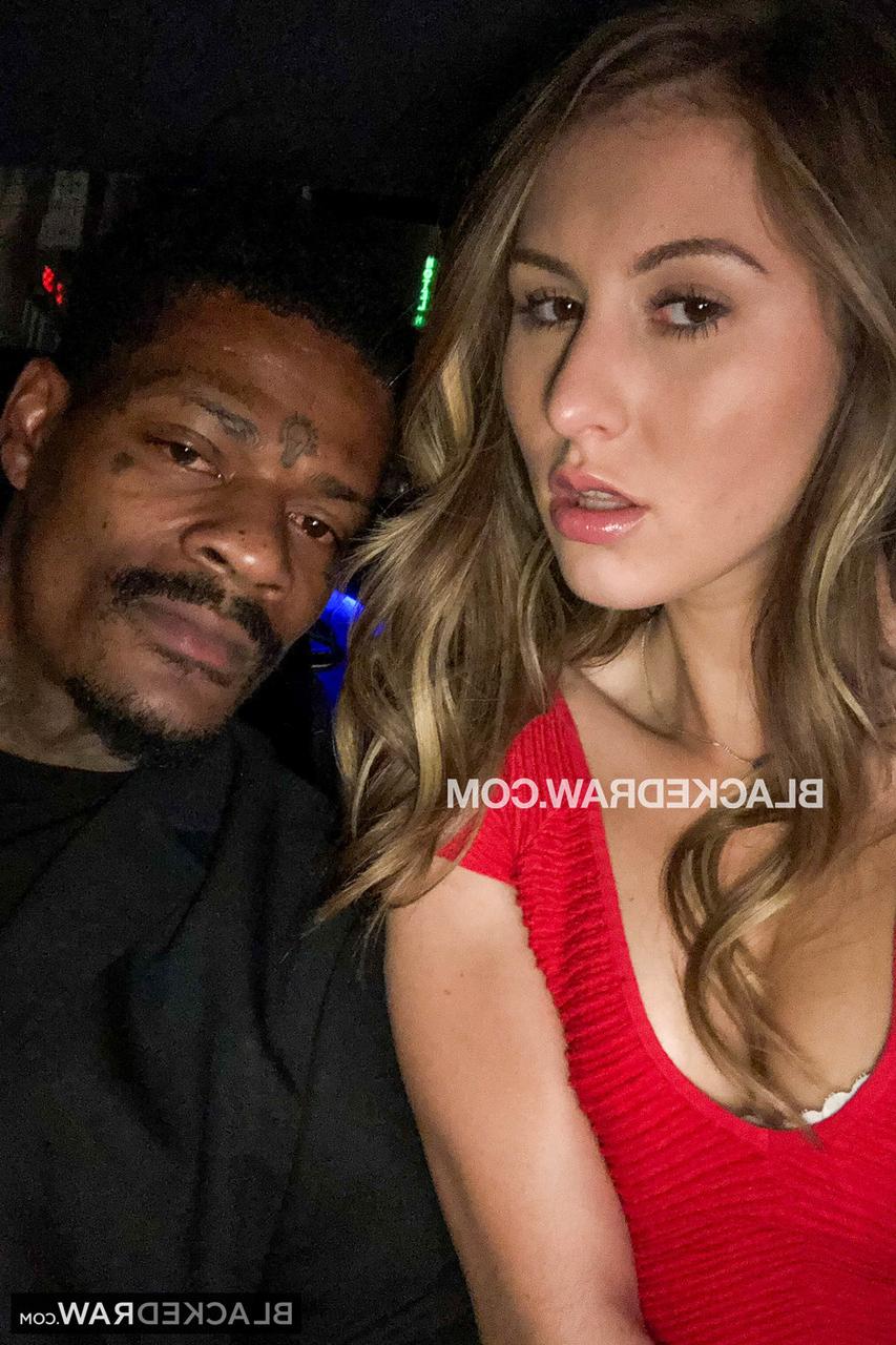 20P La douce dame en robe rouge Paige Owens prend une BBC au fond de son trou d'amour.