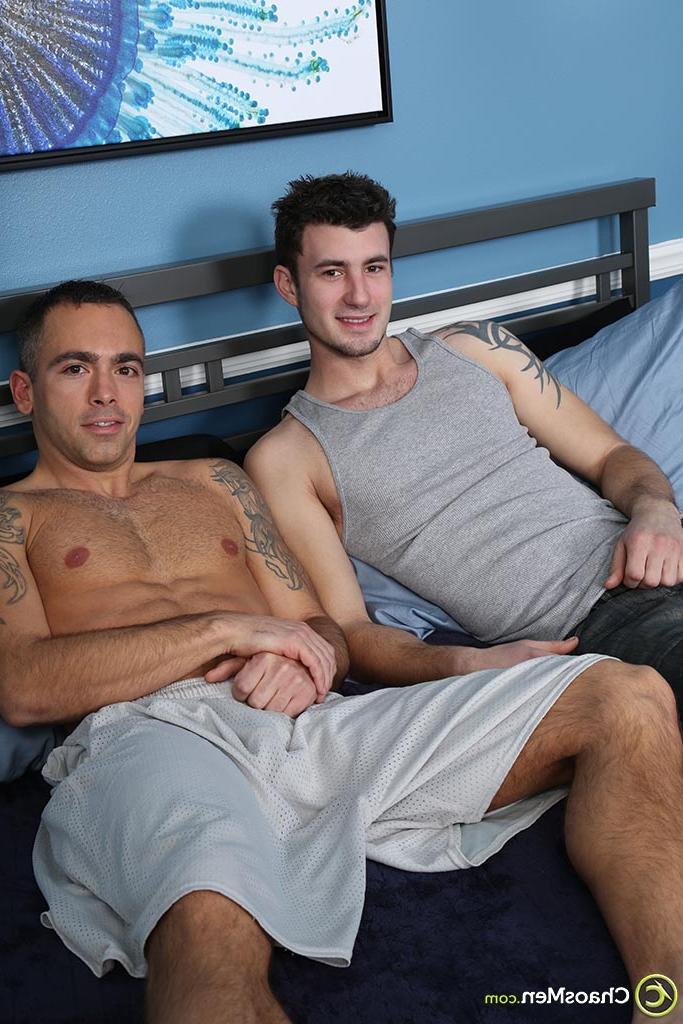 20P Handsome gay hunk Spiro wanks while giving his muscular lover head