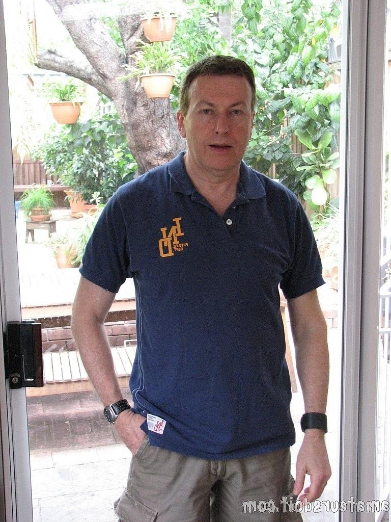 20P O papai gay travesso Sean Edge mostra seu corpo peludo e se masturba