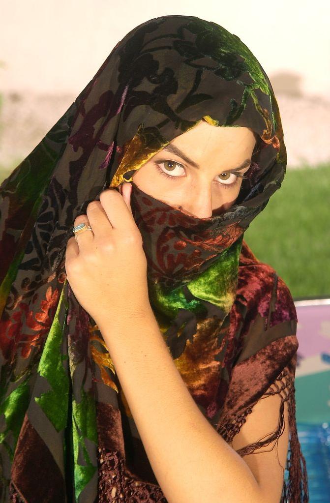 13P Indian MILF gets totally naked while changing her clothing on a lawn
