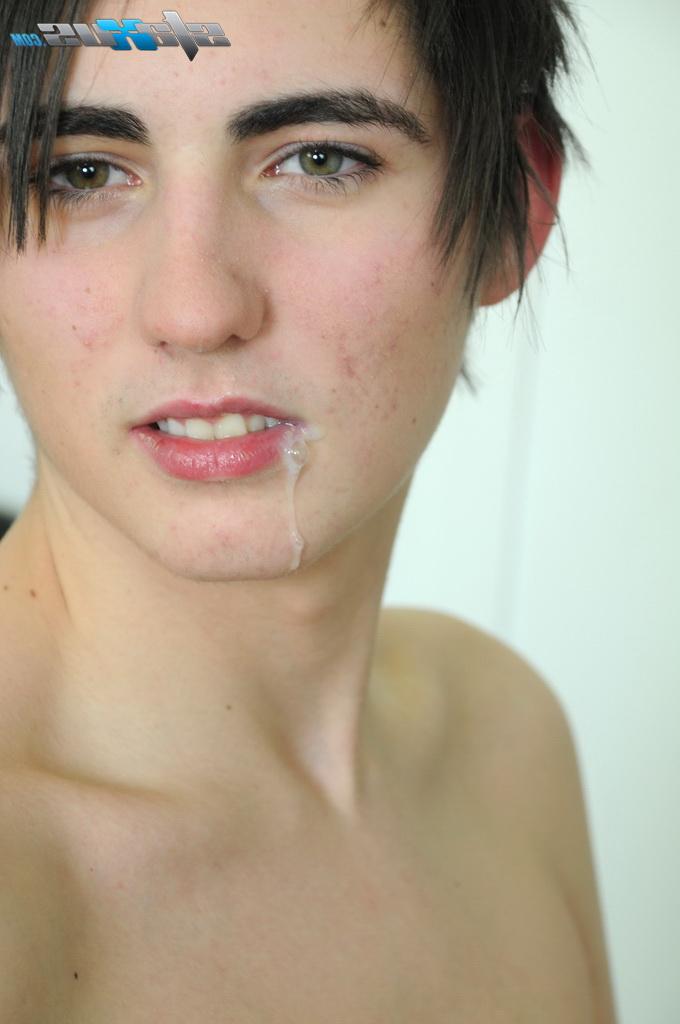 20P Hot twinks Kyle Dickson & Connor Levi have anal sex after kissing