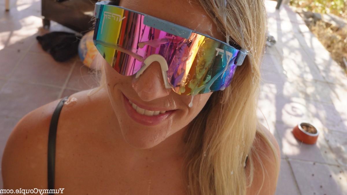 10P A loira MILF Lilly dá uma gozada nos óculos de sol durante o sexo ao ar livre