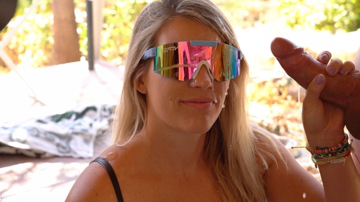 10P A loira MILF Lilly dá uma gozada nos óculos de sol durante o sexo ao ar livre