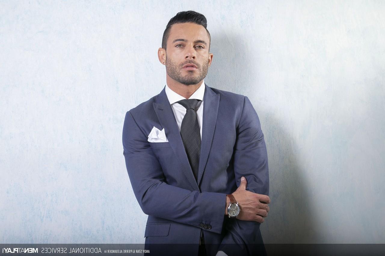 20P Os lindos latinos gays Andy Star e Pierre Alexander fazem sexo anal no escritório