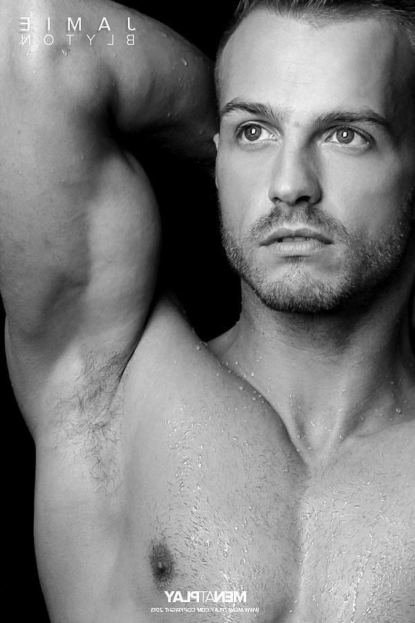 20P Bodybuilder Jamie Blyton shows off his strong muscles & his big dick