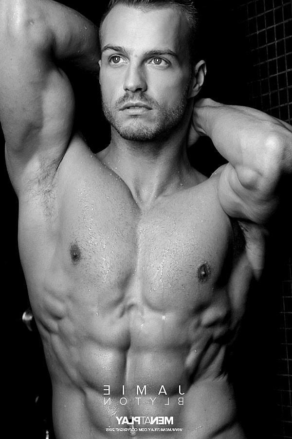 20P Bodybuilder Jamie Blyton shows off his strong muscles & his big dick