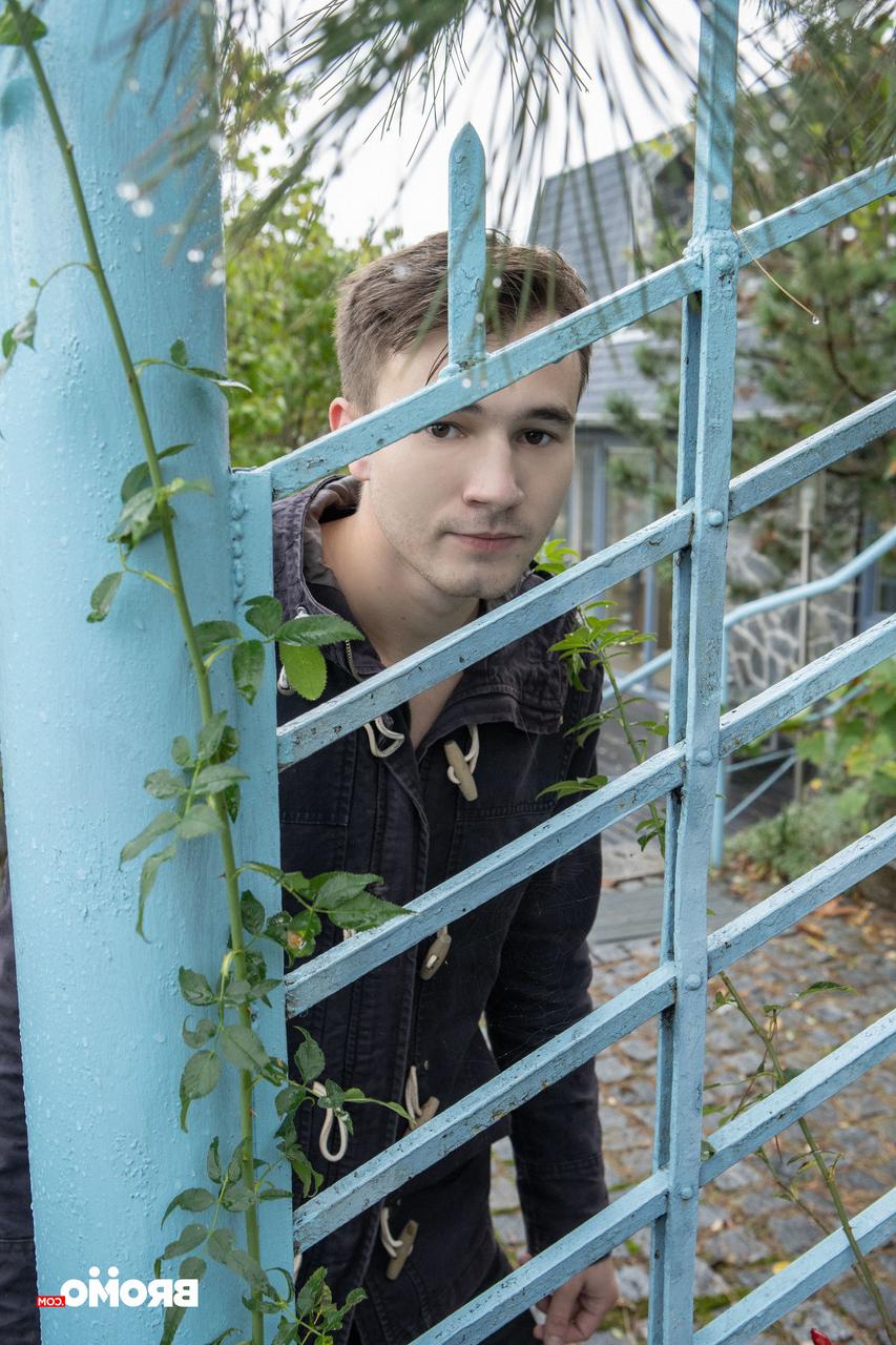 20P Der muskulöse Schwule Denny Chris genießt Hardcore-Analsex mit einem heißen Schnuckel