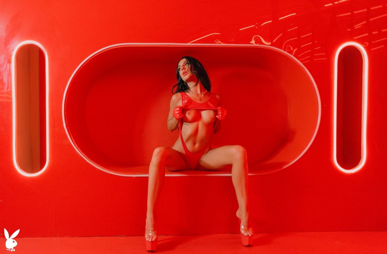 20P Glamorous babe Ashlyn Chere shows off her petite naked body in high heels