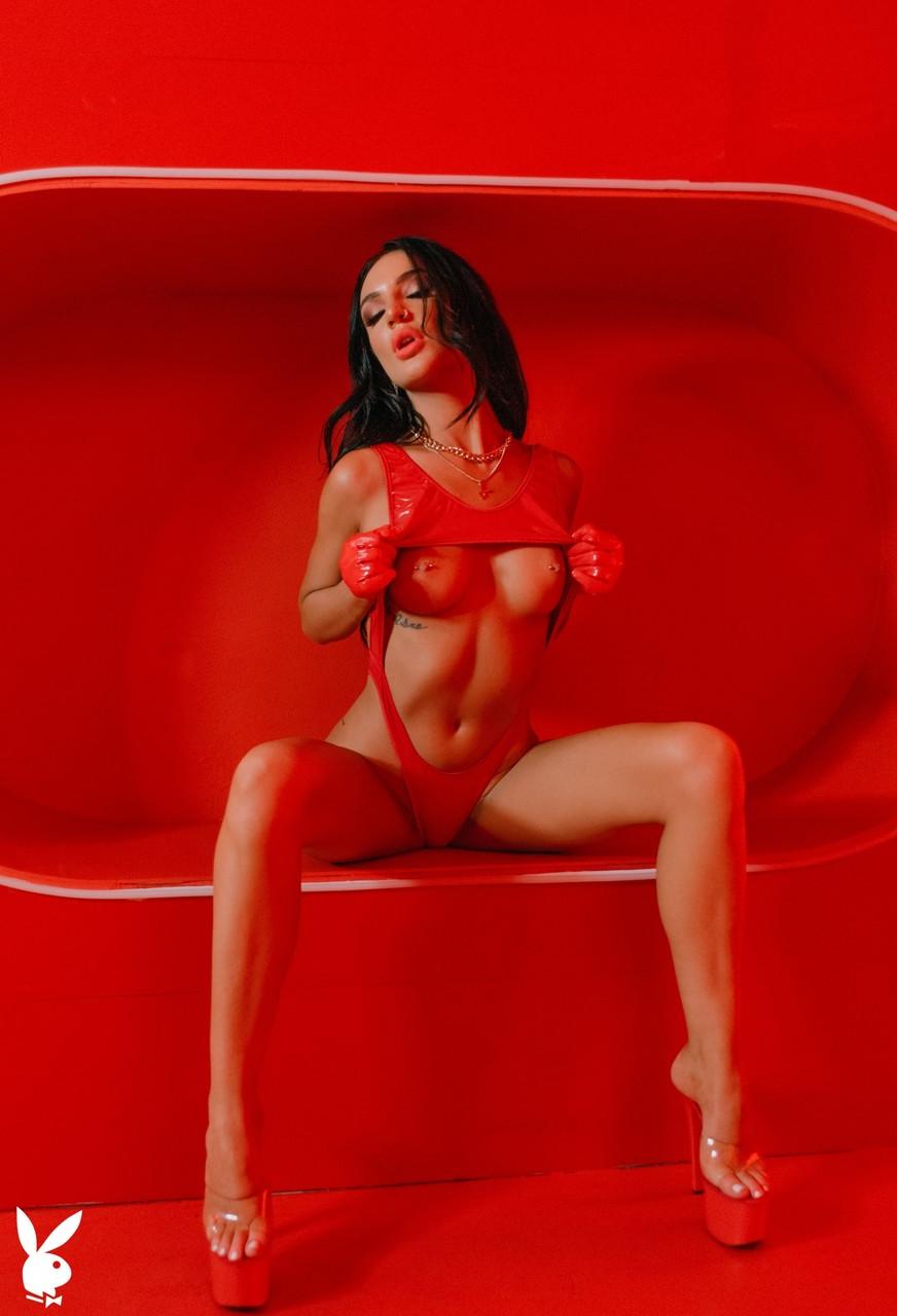 20P Glamorous babe Ashlyn Chere shows off her petite naked body in high heels
