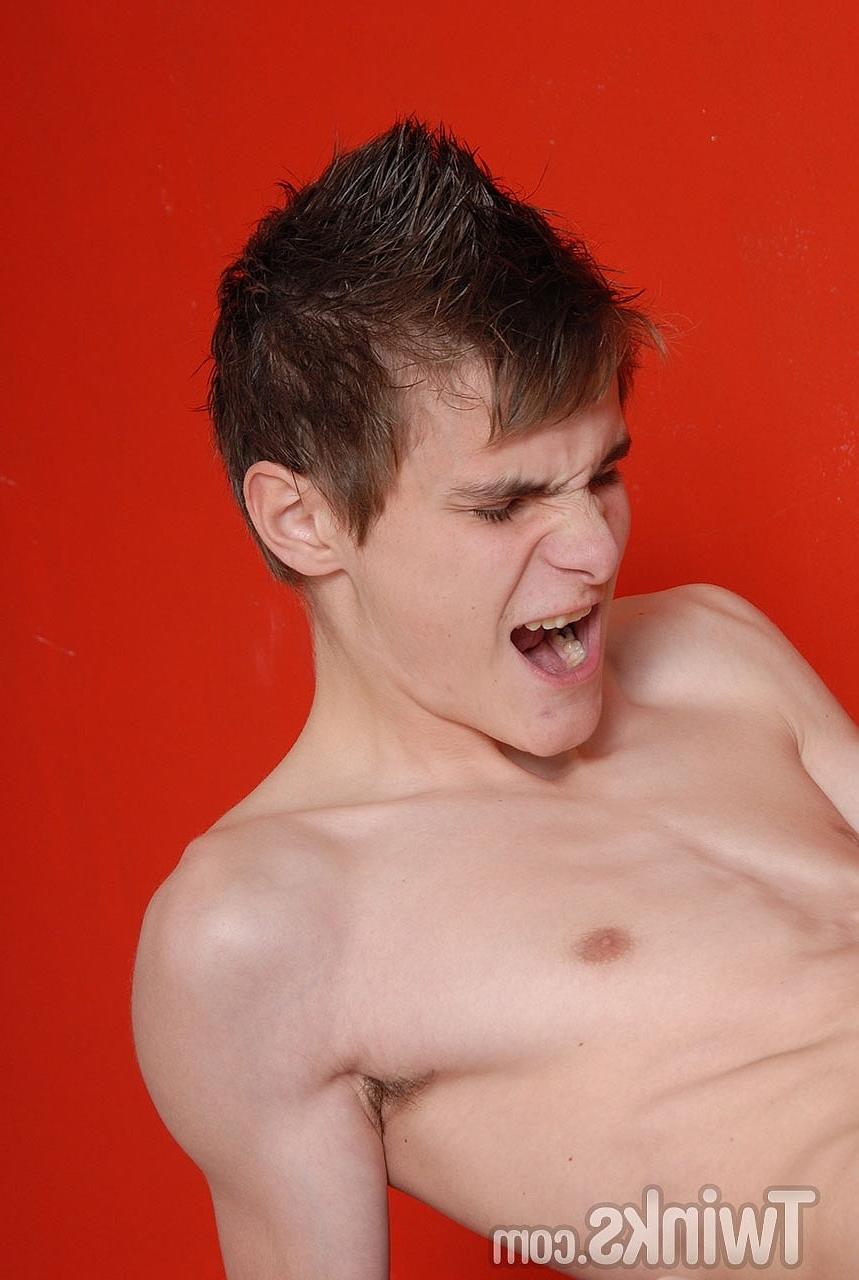 20P Ninfas gays magros Rob Jelacky e Patrik Janovic chupando os paus gordos um do outro