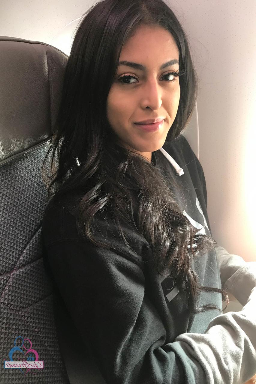 20P Die sexy Amateurin Sophia Leone zeigt ihren großen Arsch und ihre schönen Titten