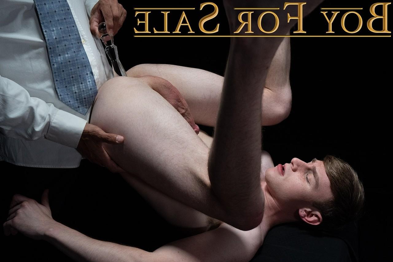 20P Eric, un jeune sexy, se fait jouer le trou du cul par le maître gay Thirio
