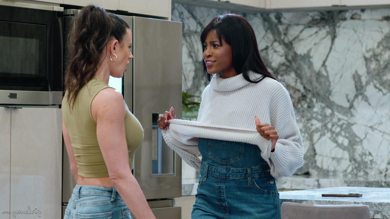 20P A gostosa Penny Barber e a negra Nicole Kitt se despem e lambem a vulva uma da outra