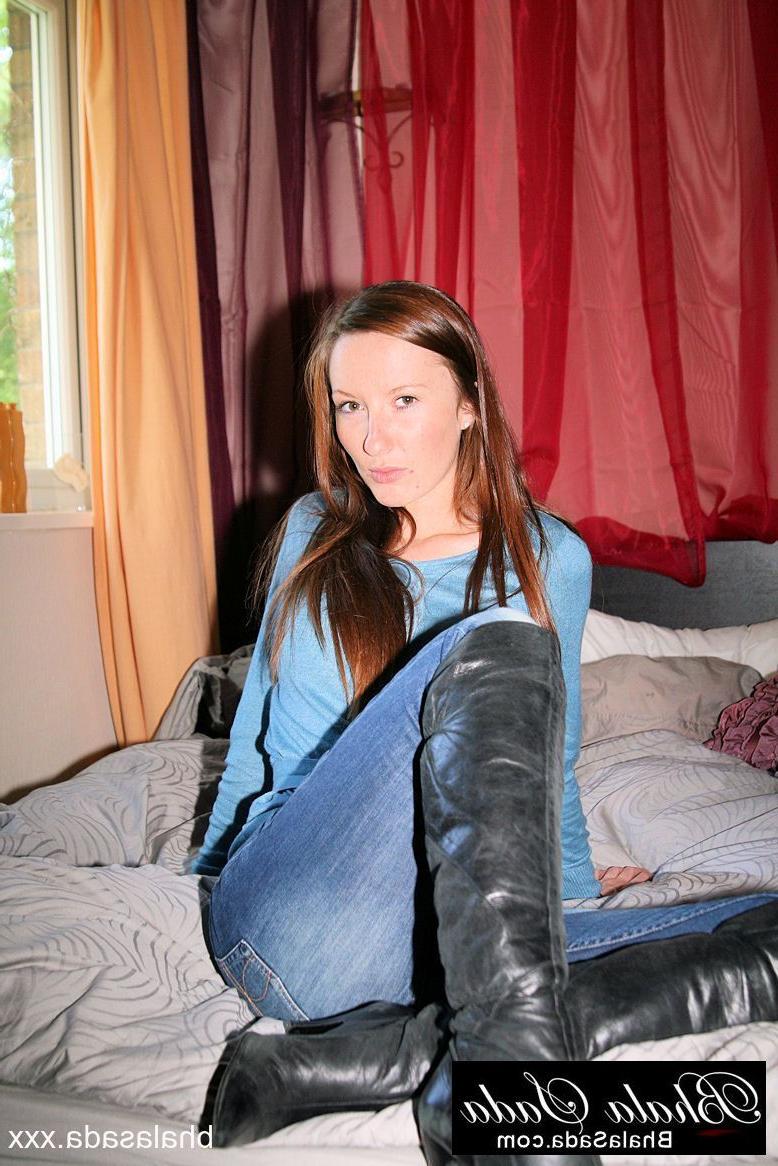 15P Sexy MILF Bhala Sada posing in her blue shirt, jeans and leather boots