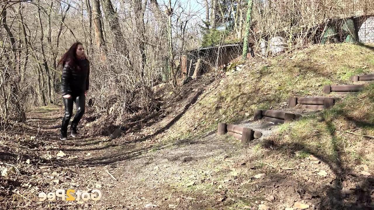 15P Caucasian girl Antonia Sainz pulls down leather pants to pee in the woods