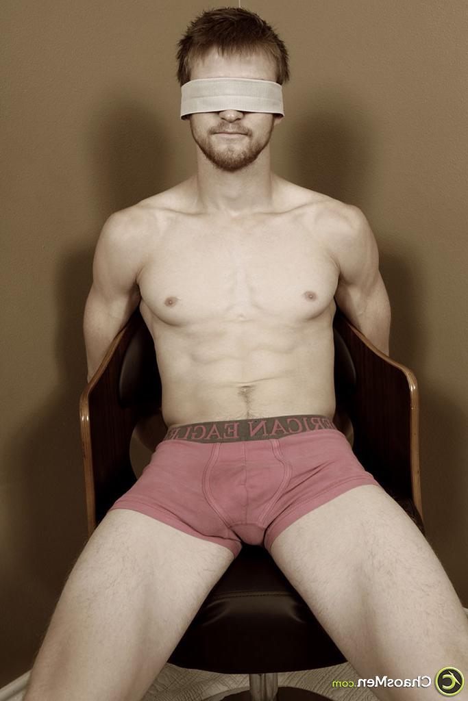 20P Bound & blindfolded Augustus gets his monster dick sucked & rubbed by Bryan
