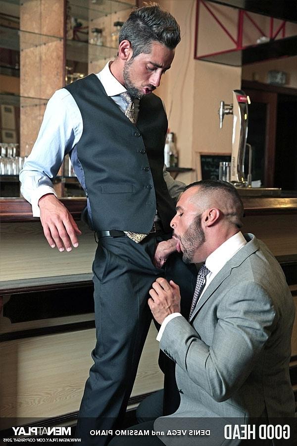 20P Les hommes gais Denis Vega et Massimo Piano ont un quickie anal en levrette au travail