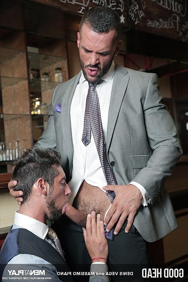 20P Les hommes gais Denis Vega et Massimo Piano ont un quickie anal en levrette au travail