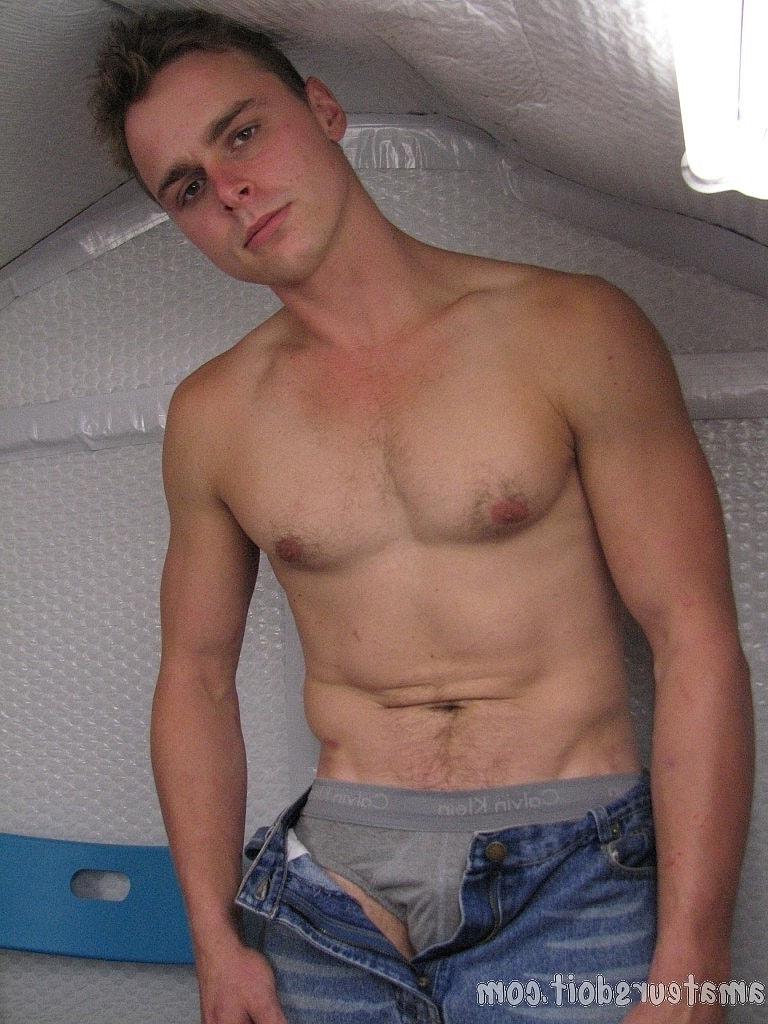 20P Ed Buck, grand bombasse gay, huile son corps musclé sexy et se masturbe