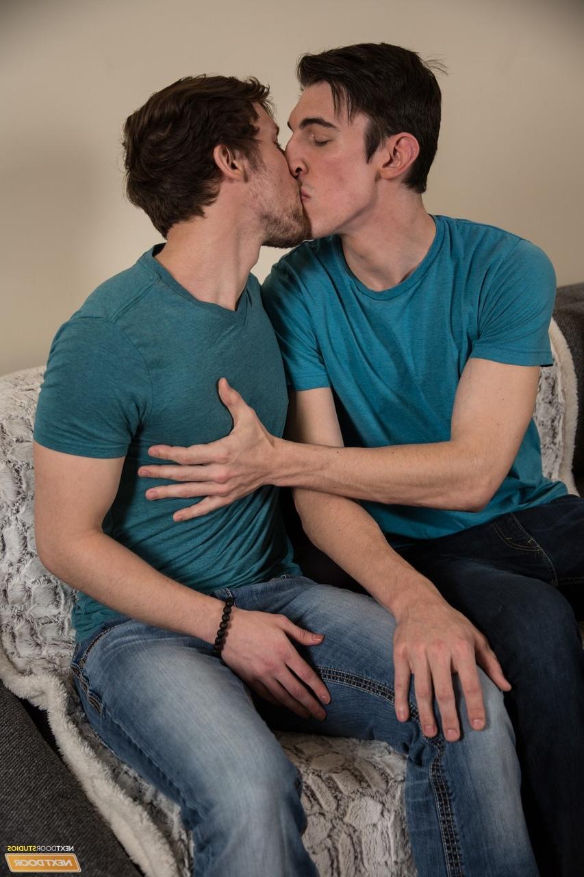 20P Casal gay Scotty Zee e Matt Delgado se trocam e fazem sexo anal hardcore