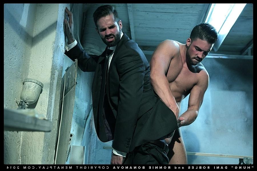16P Gay bodybuilder Ronnie Bonanova enjoys doggystyle anal sex with a hot bottom