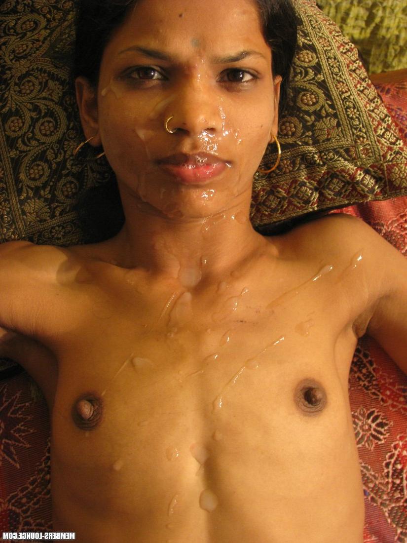 15P India flaca recibe una corrida facial después de tener sexo con su amigo