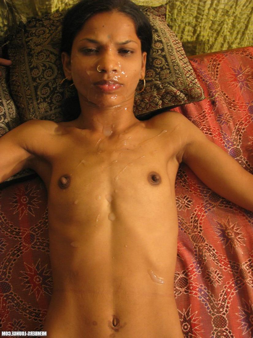 15P India flaca recibe una corrida facial después de tener sexo con su amigo