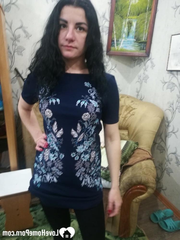 20P Сексуальная любительница снимает одежду и нижнее белье, чтобы позировать обнаженной в домашнем экшене