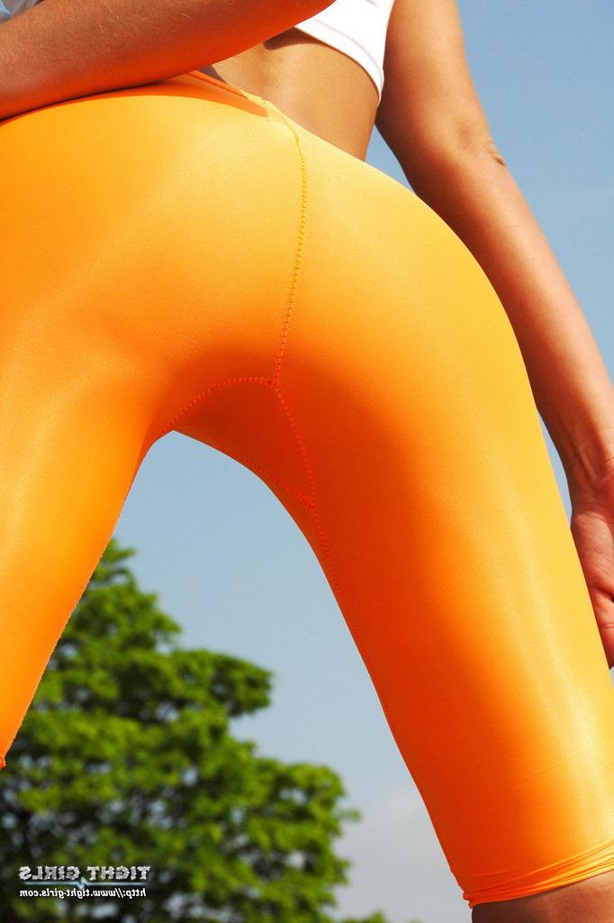 15P Solo girl models latex bicycle shorts outdoors in her bare feet