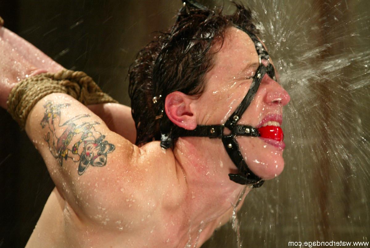 20P L'Eau De La Servitude Nina