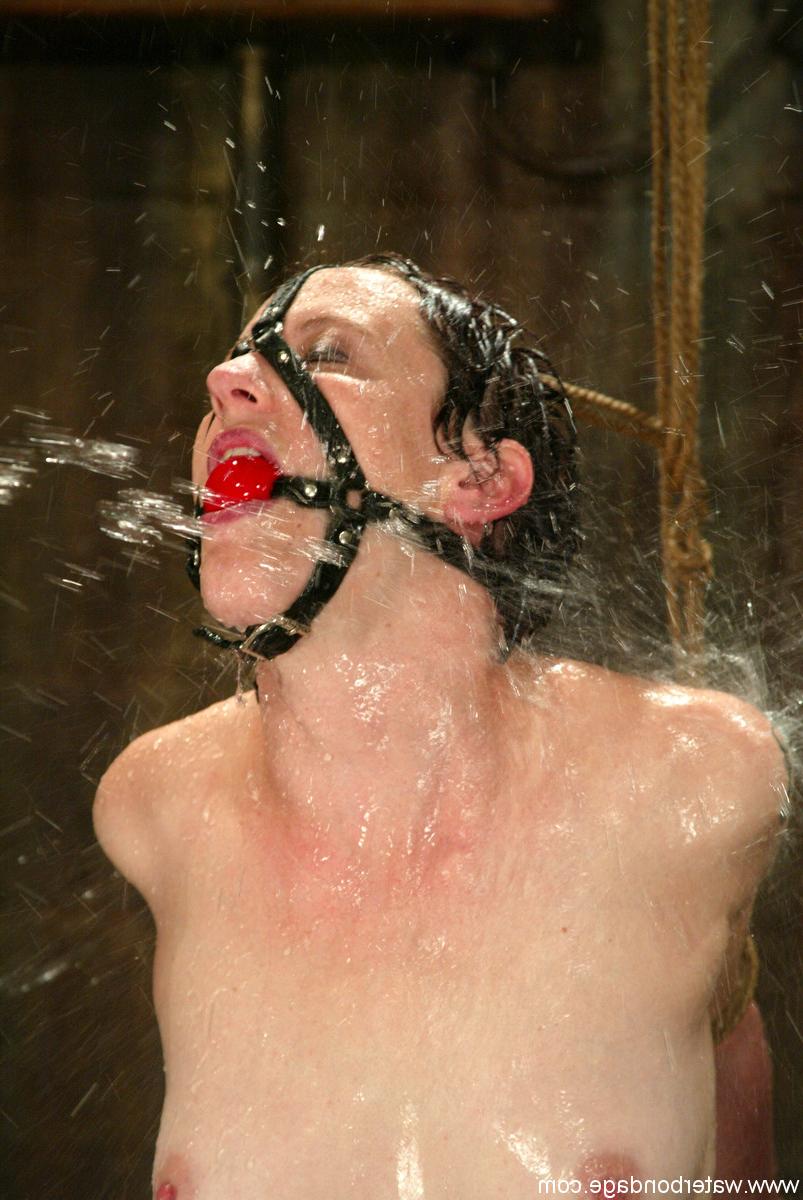 20P L'Eau De La Servitude Nina