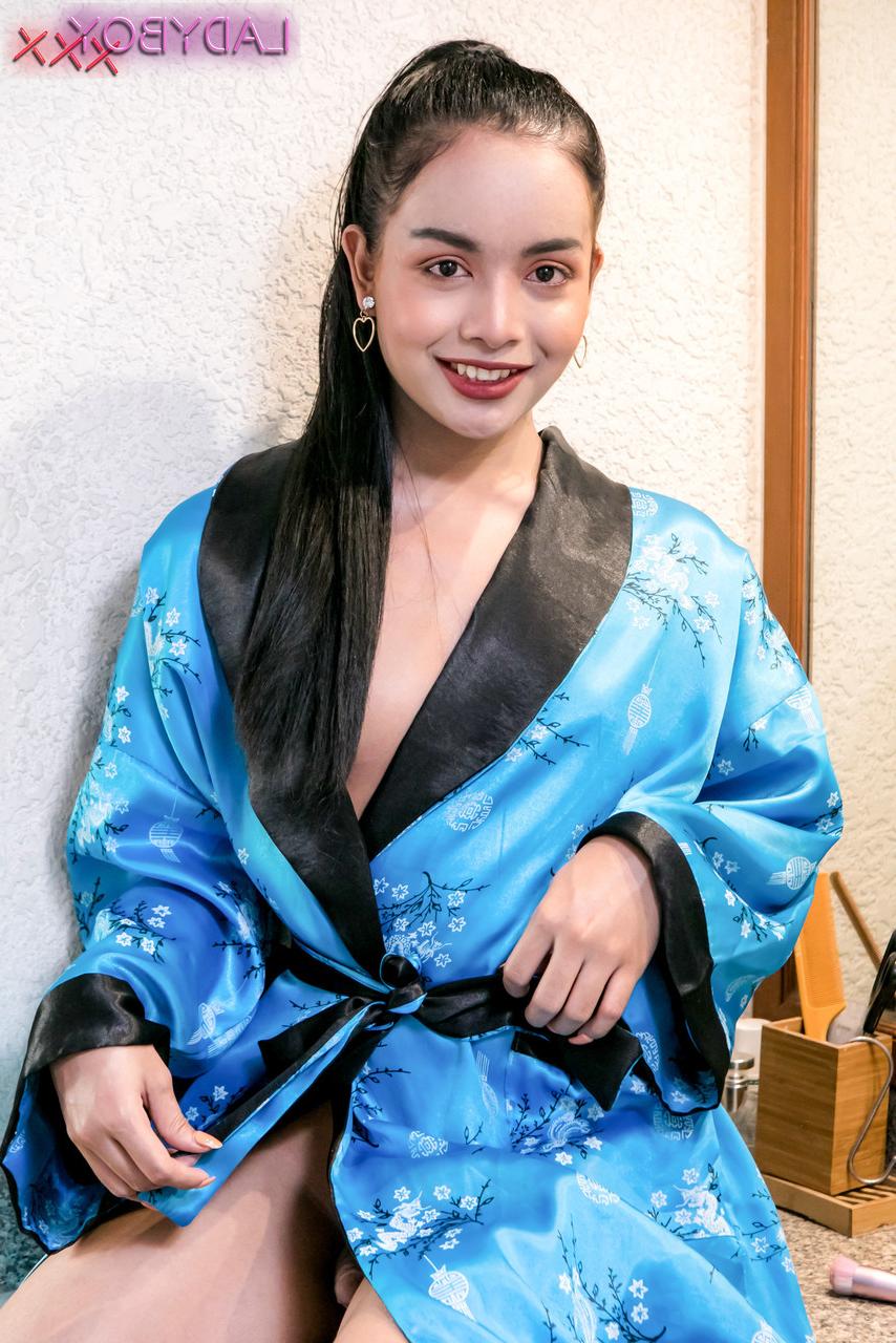 16P Cas TGirl asiatique