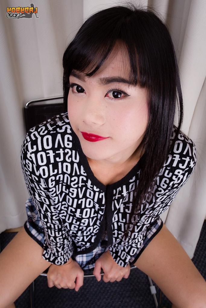14P Ladyboy XXX estrelado por Bee XXX fotos pornográficas