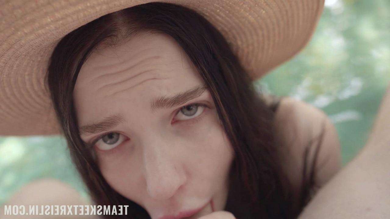 20P Teen with a hat Reislin gives a blowjob & titjob before fucking in POV