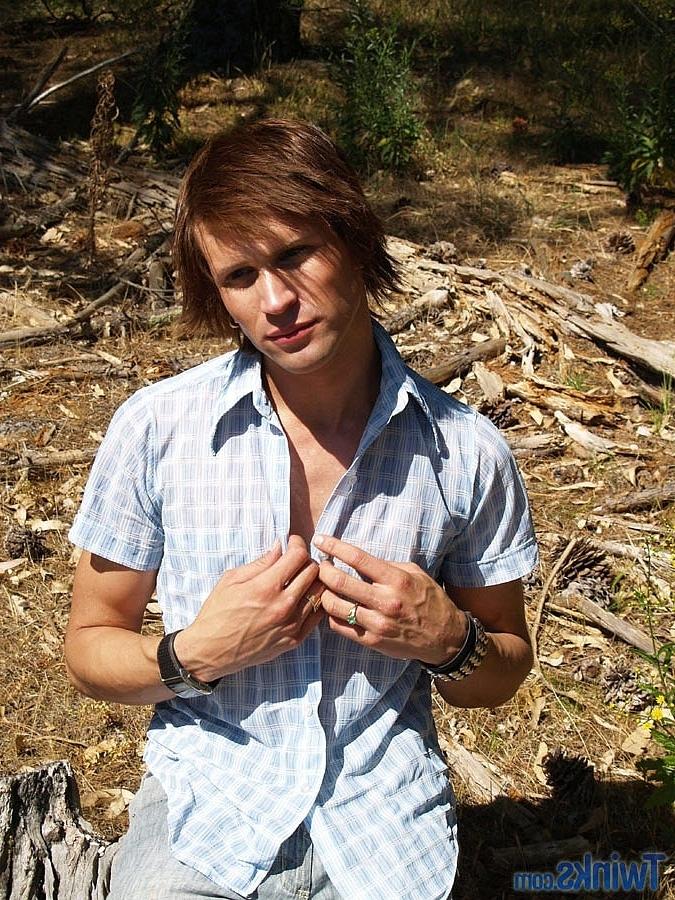 20P Naughty twink strips completely naked & jerks his hard cock outdoors