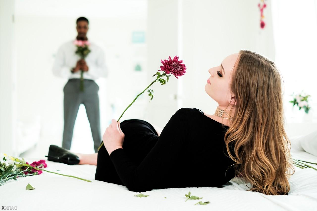 15P Pretty teen Daisy Stone is gifted flowers prior to interracial anal sex