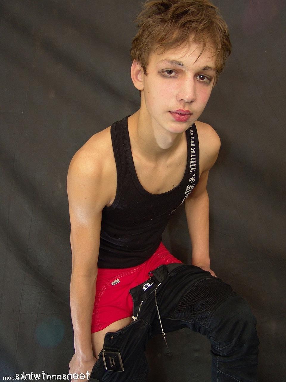 20P Lindo menino adolescente gay Sydney tira, se masturba e goza em um solo