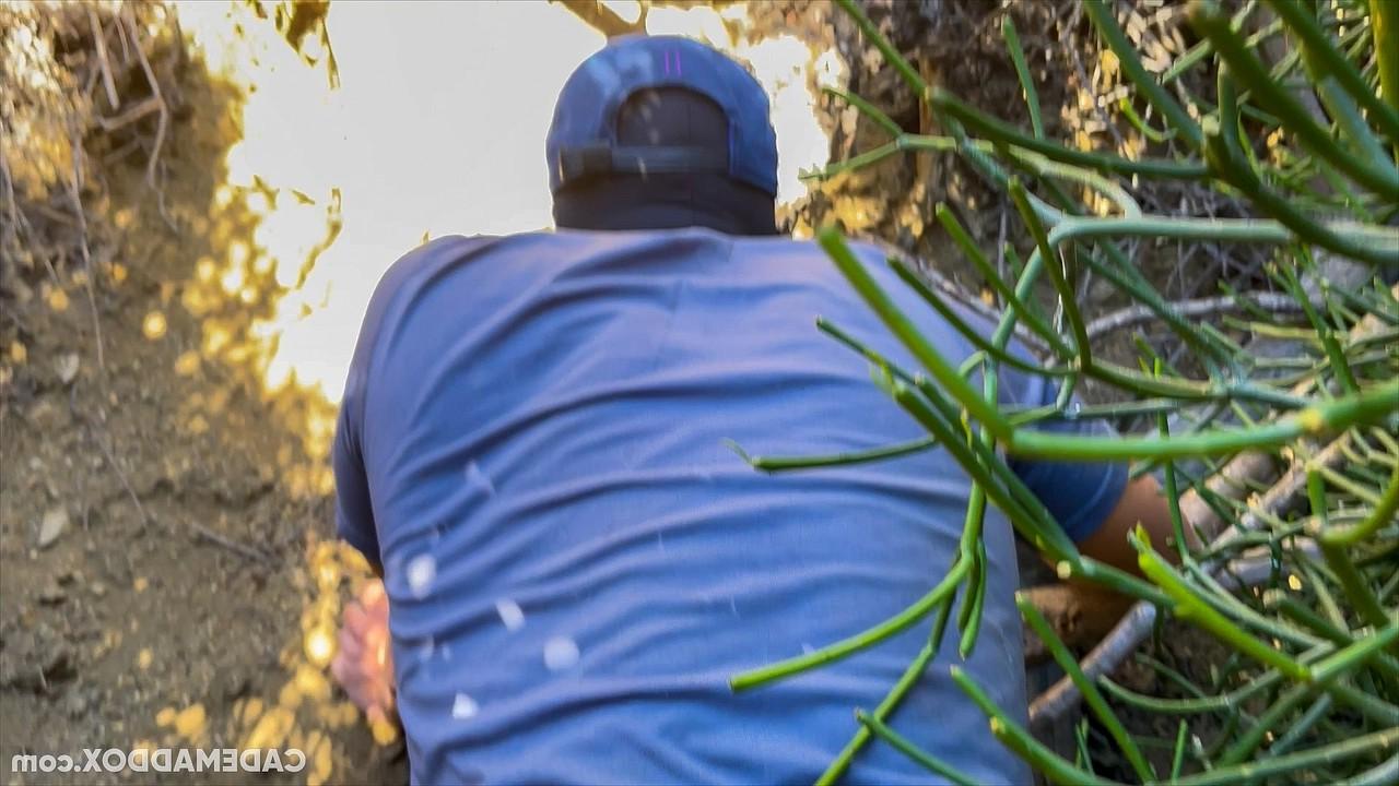 10P Garotos gays desfrutam de sexo anal estilo cachorrinho enquanto estão ao ar livre
